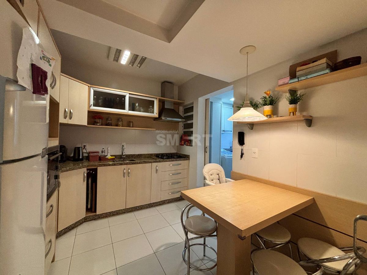 Apartamento 3 quartos (1 suíte) semimobiliado no Czerniewicz