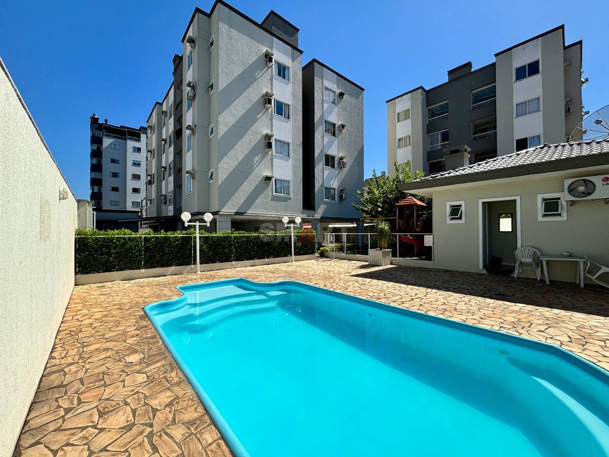 Apartamento 3 quartos (1 suíte) semimobiliado no Czerniewicz