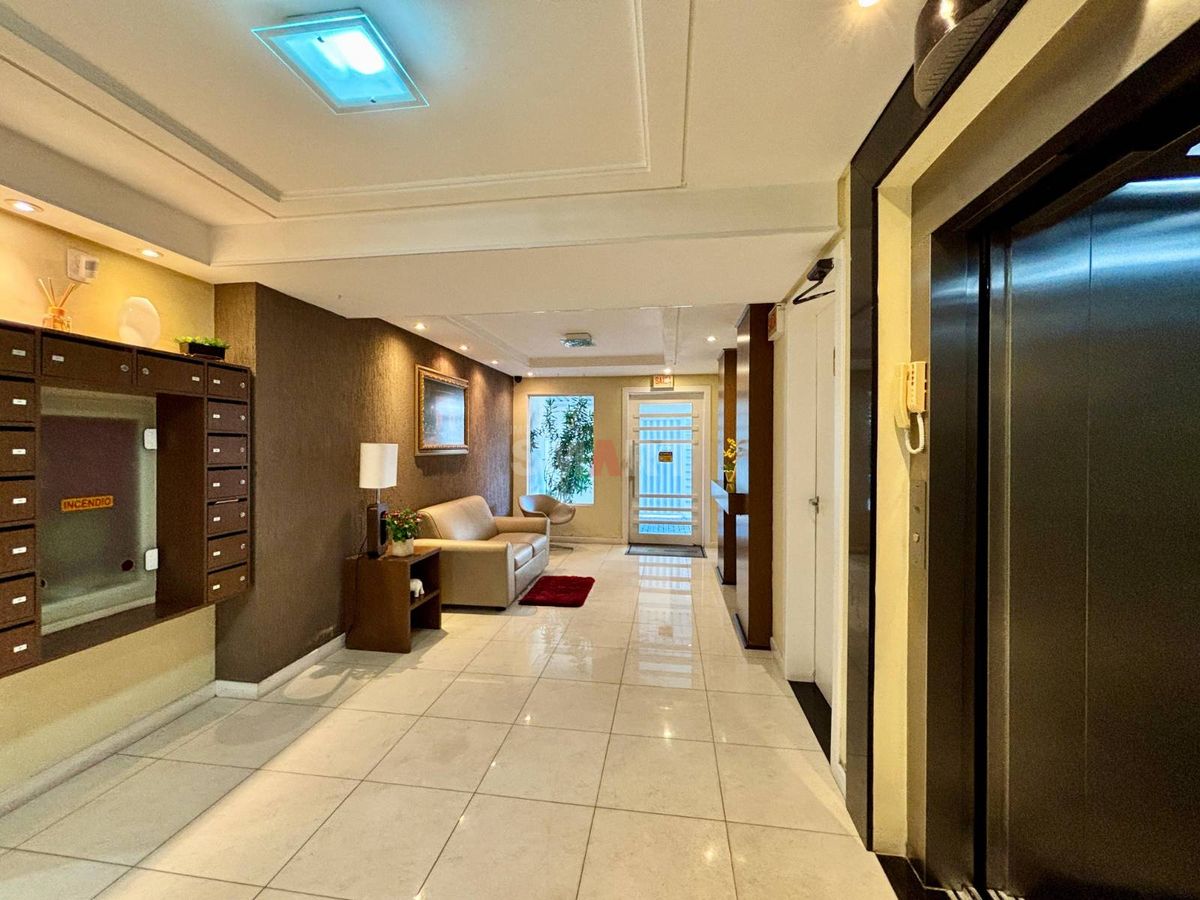 Apartamento 3 quartos (1 suíte) semimobiliado no Czerniewicz