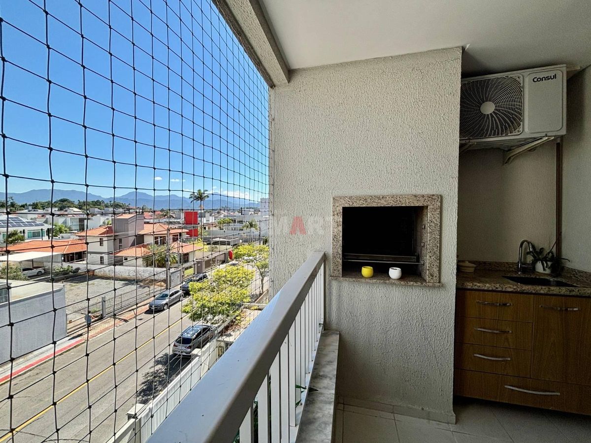 Apartamento 3 quartos (1 suíte) semimobiliado no Czerniewicz