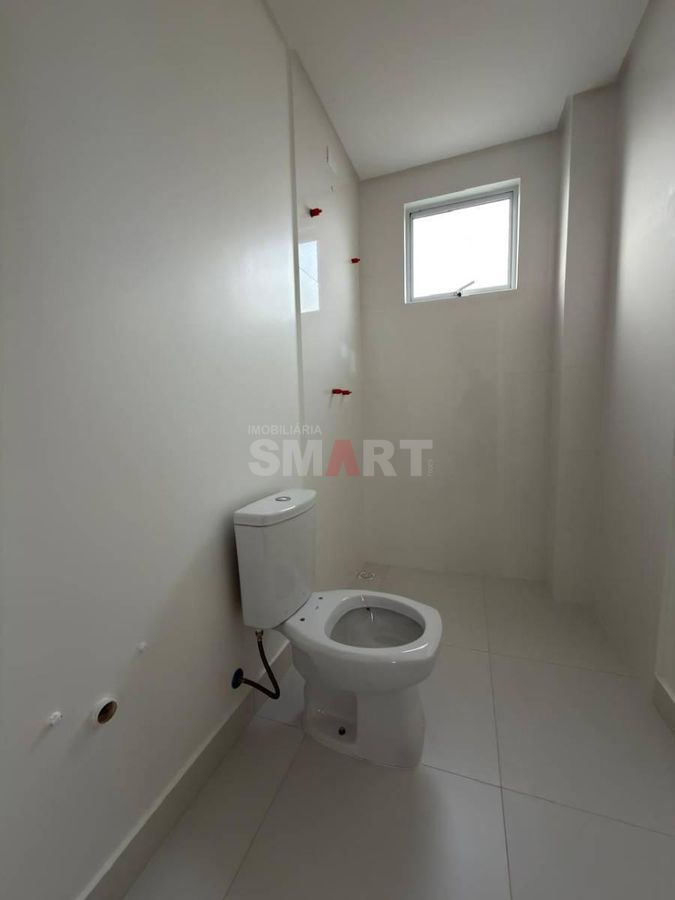 Apartamento no Centro com 3 Suítes e 2 Vagas de Garagem
