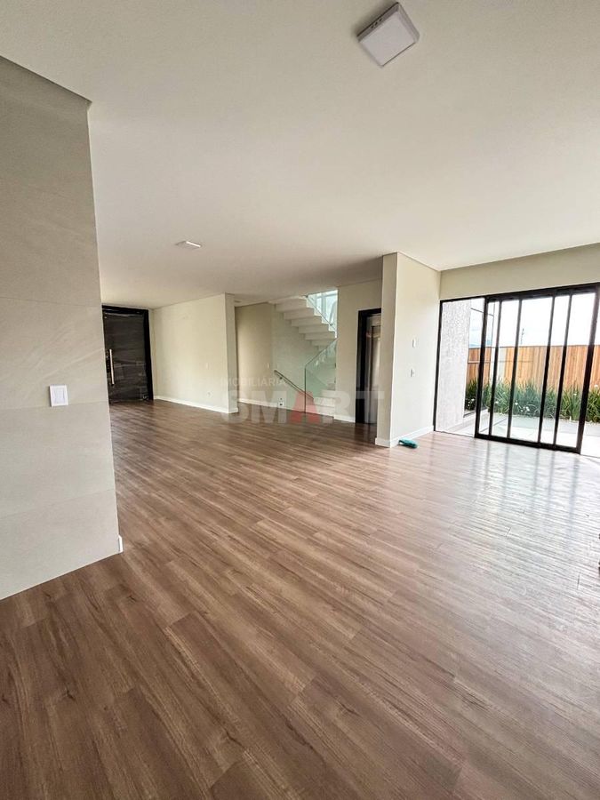 Casa com Elevador e 3 Andares Alto Padrão no Tifa Martins