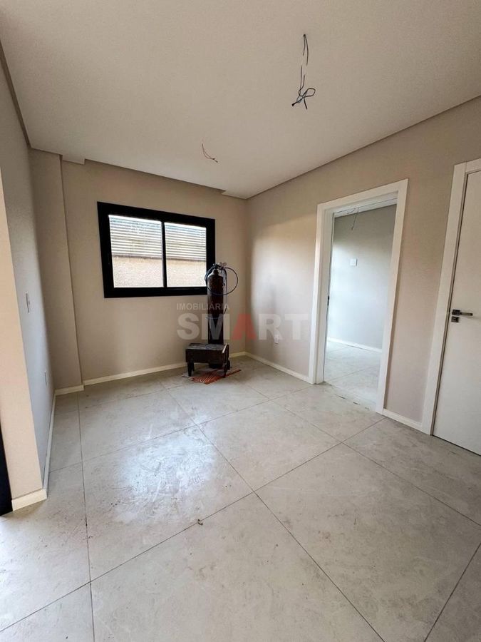Casa Geminada com 01 Suíte e 02 Quartos no bairro Vila Lalau