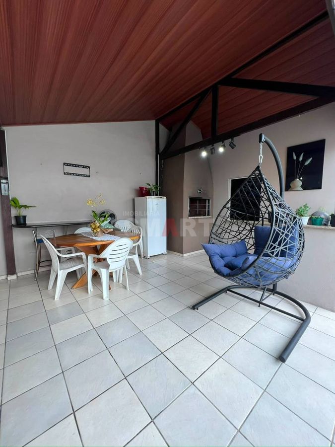 Casa com Piscina 1 Suíte e 2 Quartos no Centro de Jaraguá do Sul