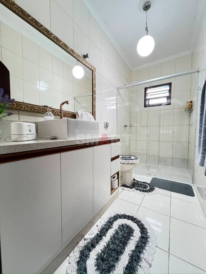 Casa com Piscina 1 Suíte e 2 Quartos no Centro de Jaraguá do Sul