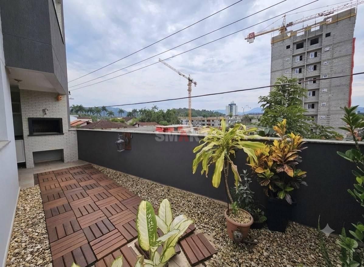 Apartamento com 2 quartos e Ampla Área Externa no Água Verde