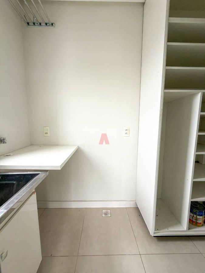 Apartamento no Centro com 1 Suíte + 2 Quartos Prédio Completo