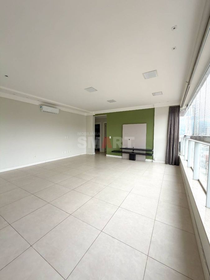 Apartamento no Centro com 1 Suíte + 2 Quartos Prédio Completo