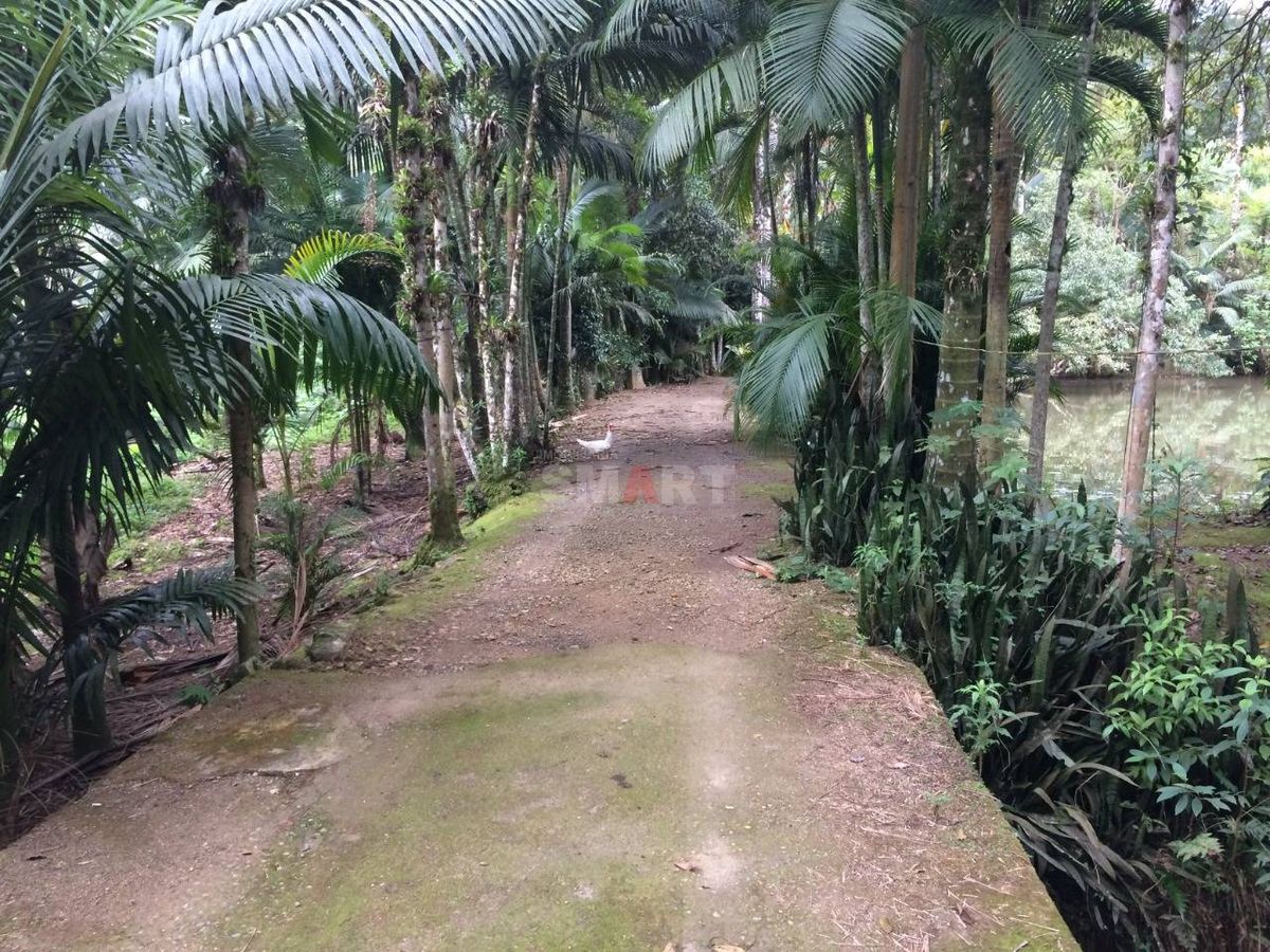 Chácara à Venda em Guaramirim com 7 Lagoas