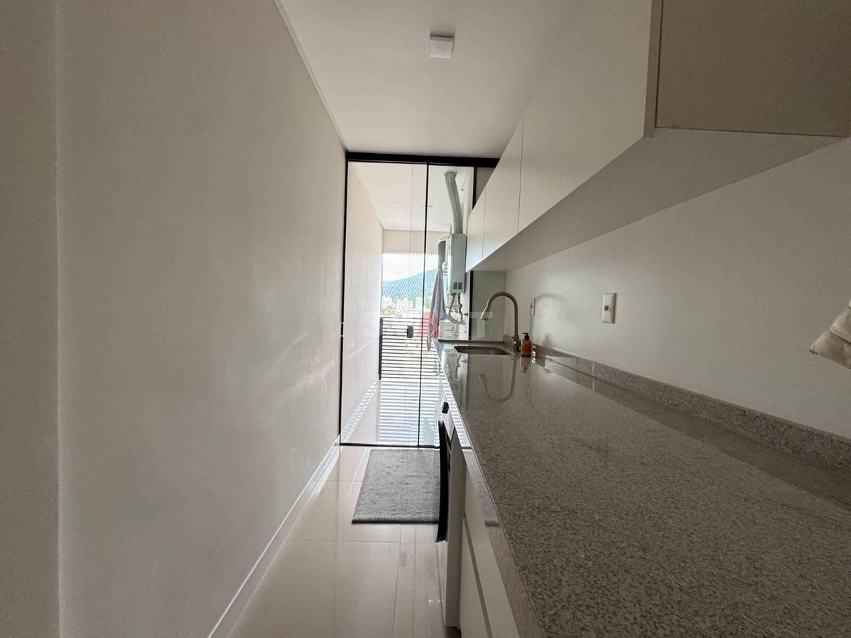 Apartamento Semimobiliado com 3 Suítes à Venda no Jaraguá Esquerdo