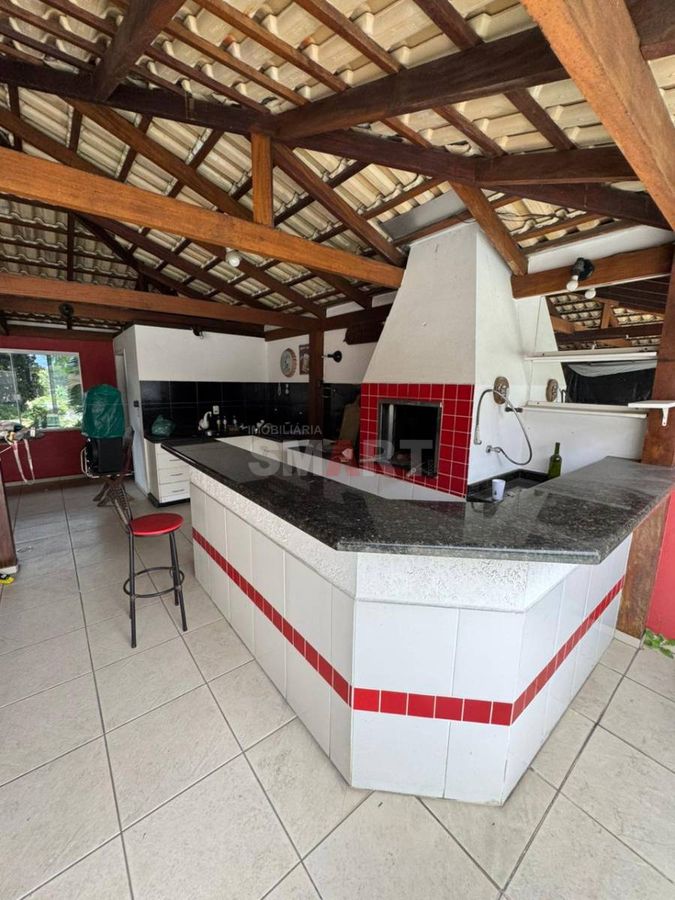 Terreno na Barra com 2 Casas em Ótima Localização