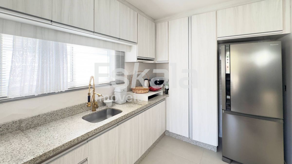 Casa, 4 quartos, 195 m² - Foto 2
