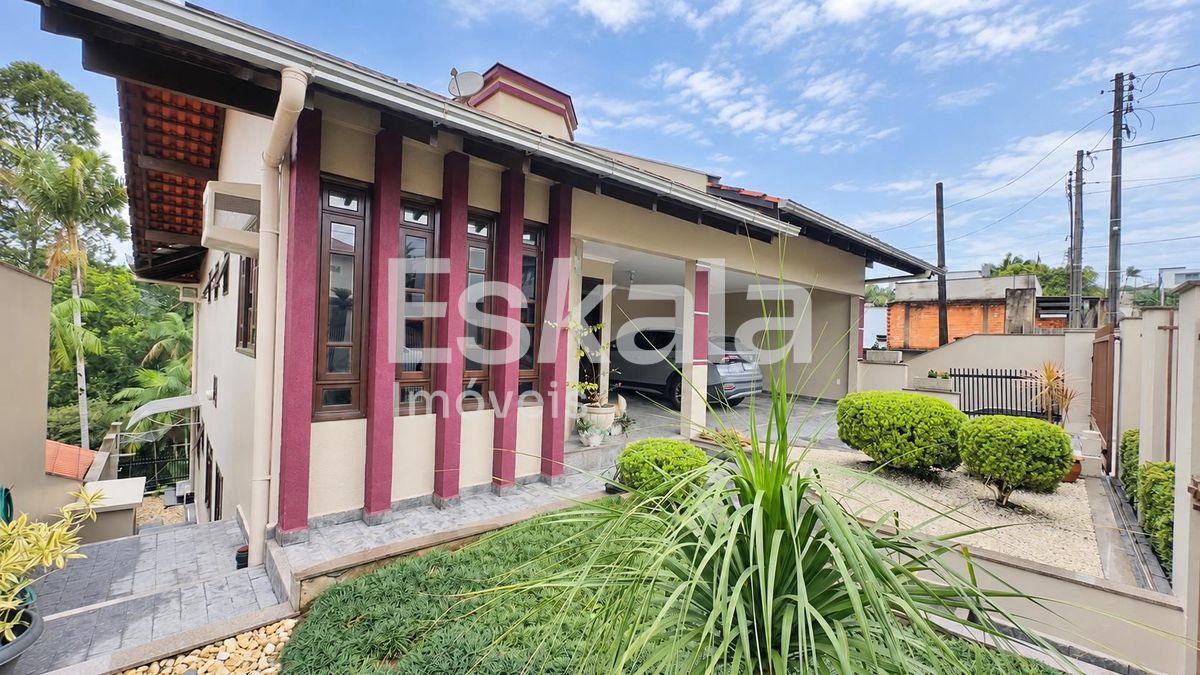 Casa, 4 quartos, 227 m² - Foto 1