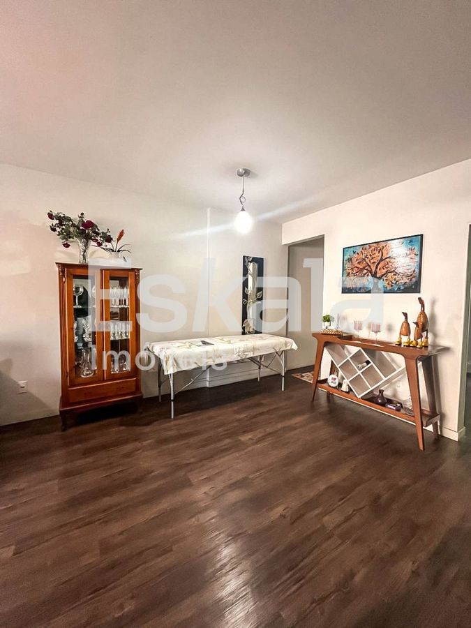 Apartamento semi-mobiliado com 01 suíte + 02 dormitórios centro - jaraguá do sul
