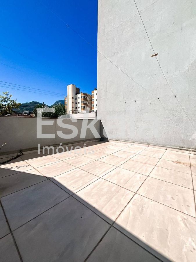 Apartamento semi-mobiliado com 01 suíte + 02 dormitórios centro - jaraguá do sul