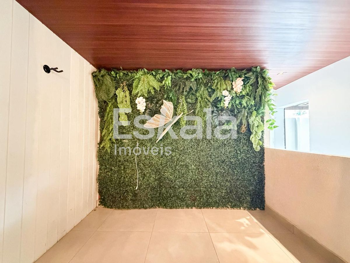 Casa Com 04 Dormitórios + 01 Suíte jaraguá Esquerdo - Jaraguá Do Sul