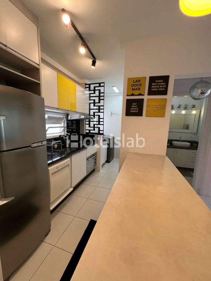 Lindo apartamento de 1 quarto em Canasvieiras, em prédio com piscina