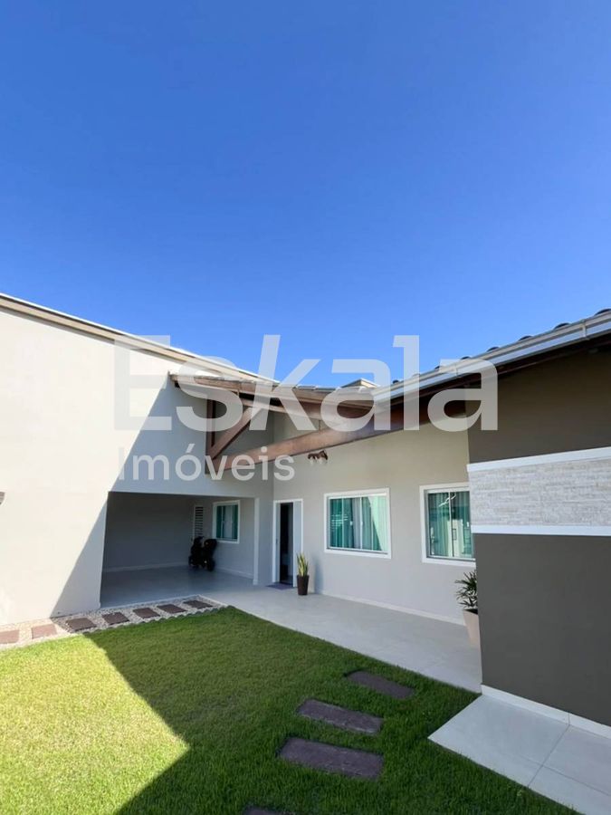 Casa Semimobiliada Com 01 Suíte + 03 Quartos Estrada Nova - Jaraguá do Sul