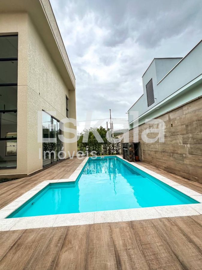 Casa Alto padrão Contendo 01 Suíte + 02 Dormitórios Jaragua 99 - Jaragua do Sul