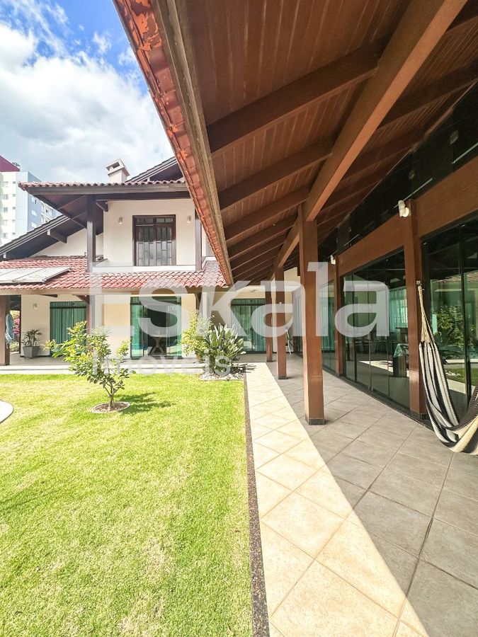 Casa Alto Padrão Semi-Mobiliada e com Piscina Vila Nova - Jaraguá do Sul