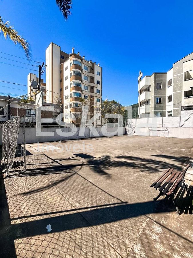 Apartamento semi-mobiliado com 01 suíte + 02 dormitórios centro - jaraguá do sul