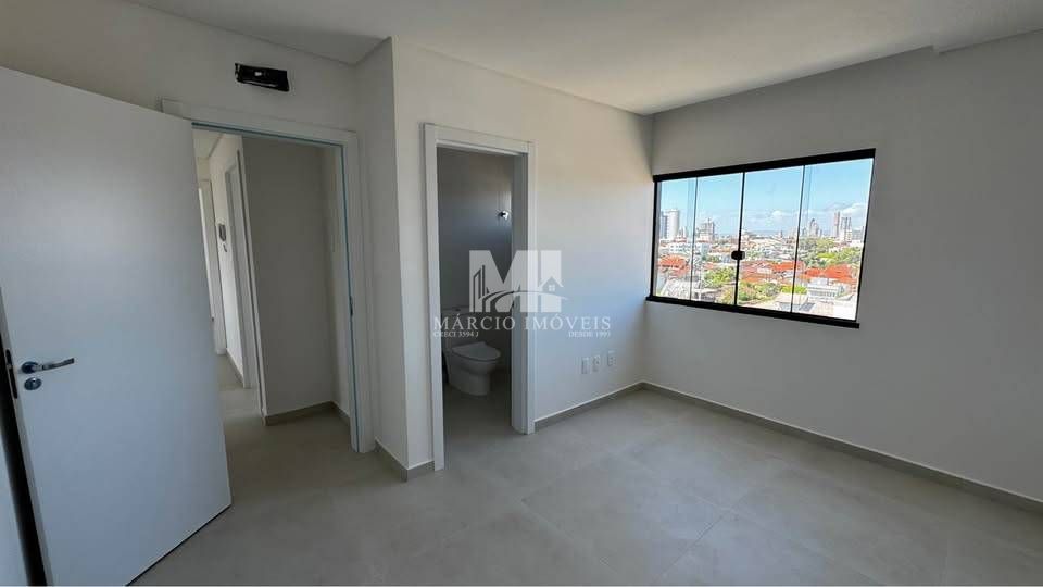 Apartamento com arquitetura moderna- centro- barra velha/sc.