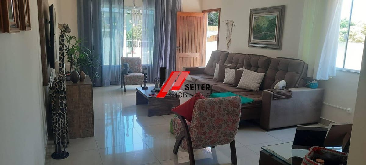 Casa a venda com 4 quartos sendo 4 suítes, 5 banheiros e 5 vagas de garagem, com area total de 279m²
