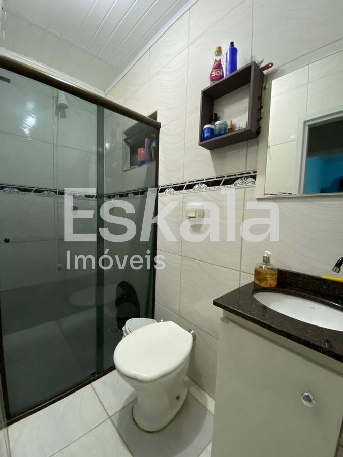 Casa com 03 Quartos e 04 Vagas de Garagem Amizade - Jaraguá do Sul