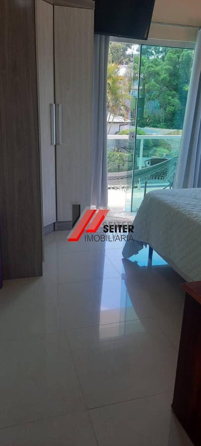 Casa a venda com 4 quartos sendo 4 suítes, 5 banheiros e 5 vagas de garagem, com area total de 279m²
