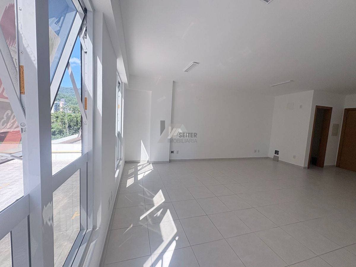 Aluga sala comercial Florianopolis Itacorubi com 42 m2 de área