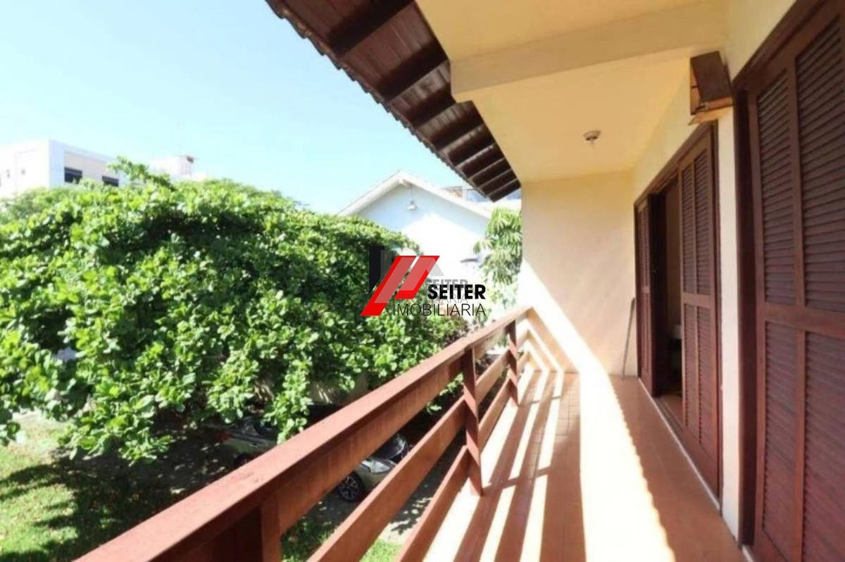 Casa Comercial de 4 Quartos à Venda em Ingleses do Rio Vermelho, Florianópolis-SC. 182m²