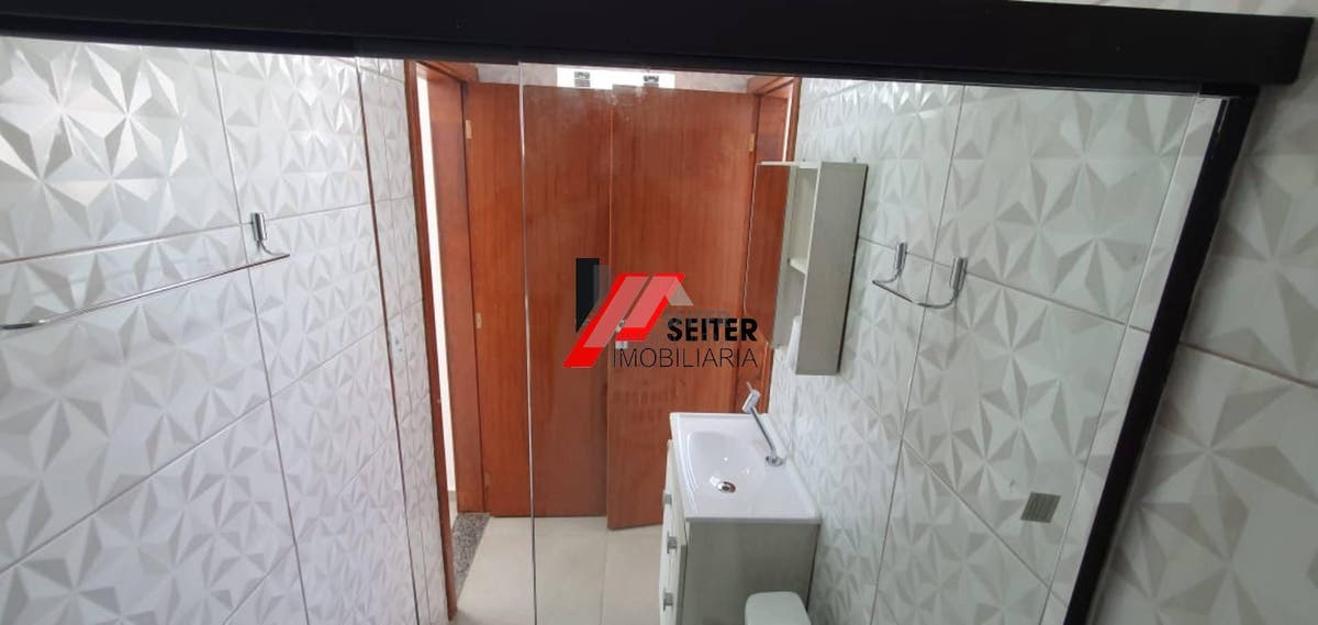 Sobrado 4 dormitorios possui suite com closet e edicula para venda