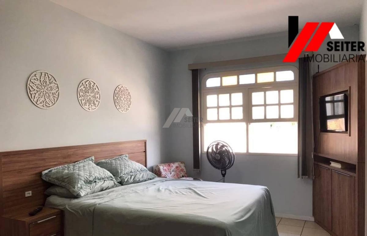 Casa a venda de 4 dormitórios no Centro de Florianópolis