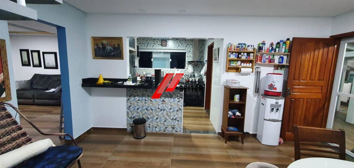Sobrado 4 dormitorios possui suite com closet e edicula para venda