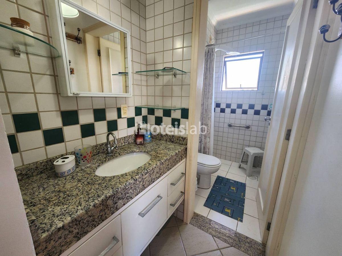 Lindo apto de 2 quartos com piscina a 300m da praia