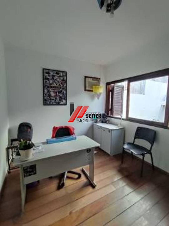 Casa com 3 dormitórios, sendo 1 suíte a venda, com área de 214,82m² Trindade