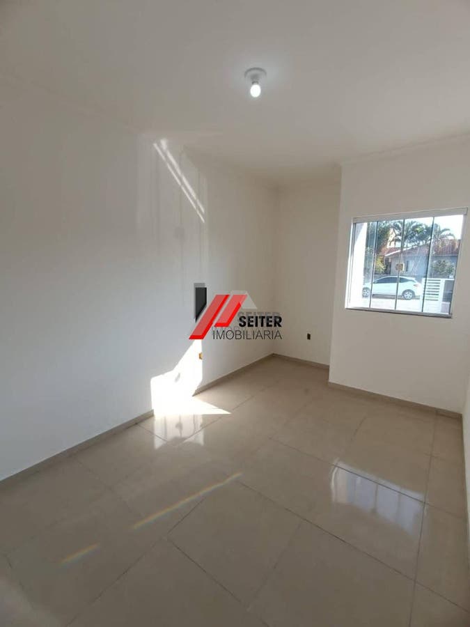 Apartamento térreo de 2 dormitórios à venda na praia do Campeche em Florianópolis