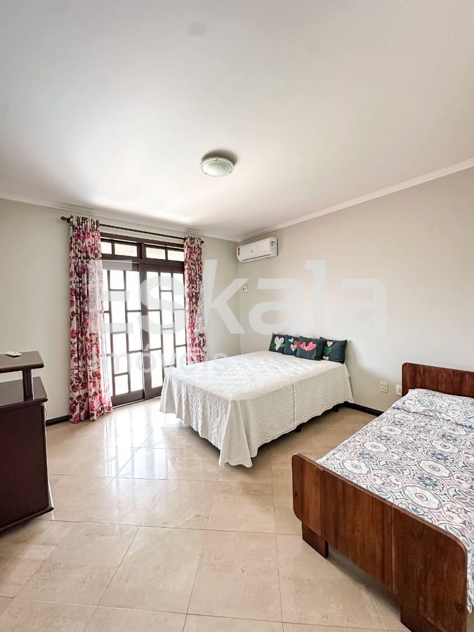 Casa Alto Padrão Semi-Mobiliada e com Piscina Vila Nova - Jaraguá do Sul