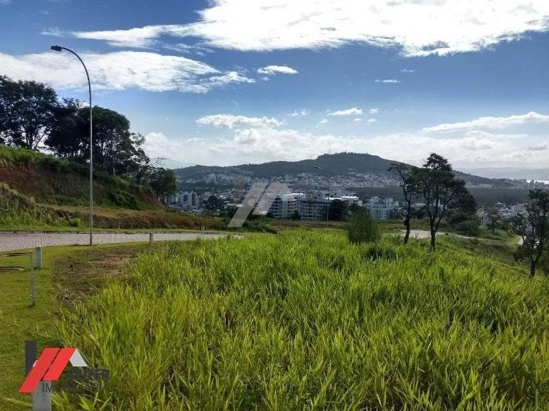 Terreno a venda no bairro Itacorubi com localização previlegiada