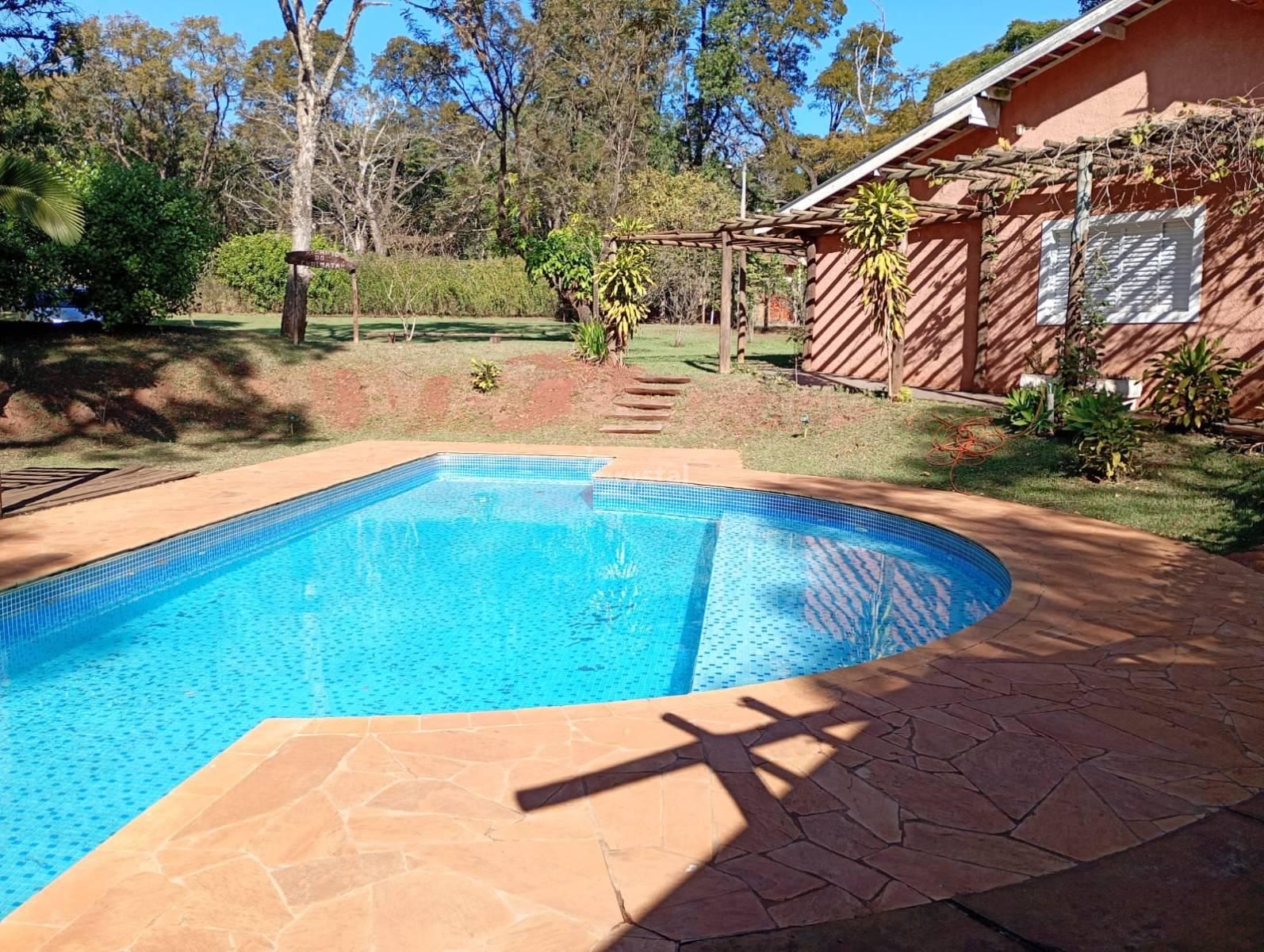 Casa à Venda na Ponta dos Cambarás, com 4 Quartos, Espaço Gourmet com Churrasqueira e Forno à Lenha e Piscina - Avaré. Foto 2