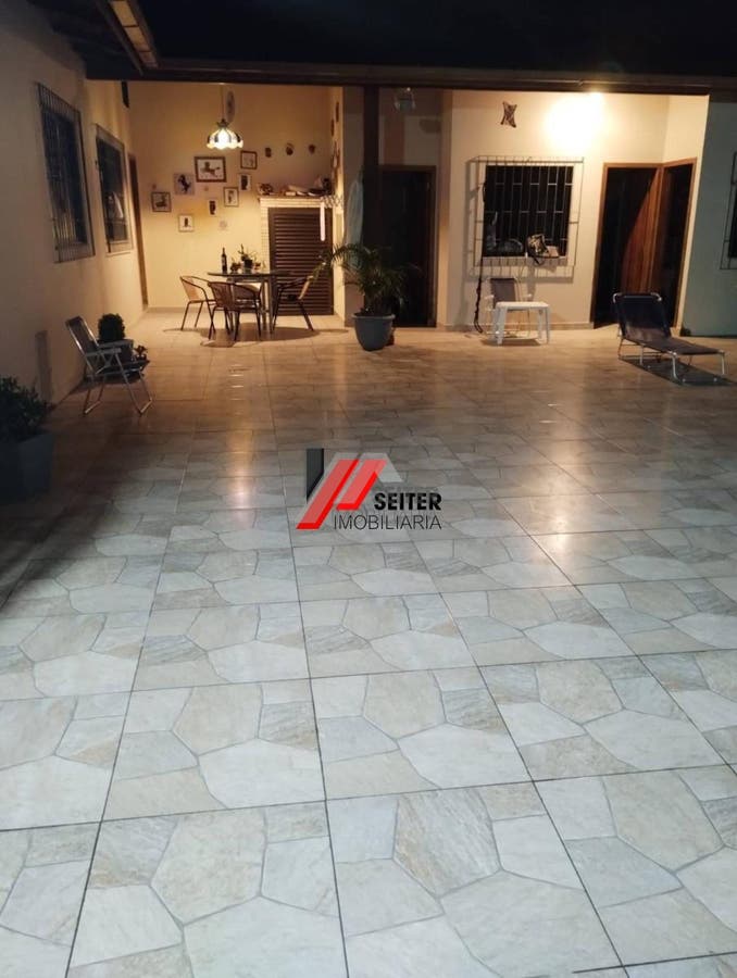 Casa com 4 dormitórios sendo 2 suíte à venda no bairro Pantanal
