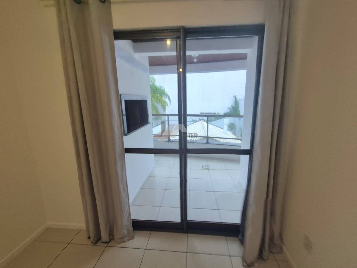 Apartamento Semi Mobiliado de 2 Dormitorios com Suite no Itacorubi