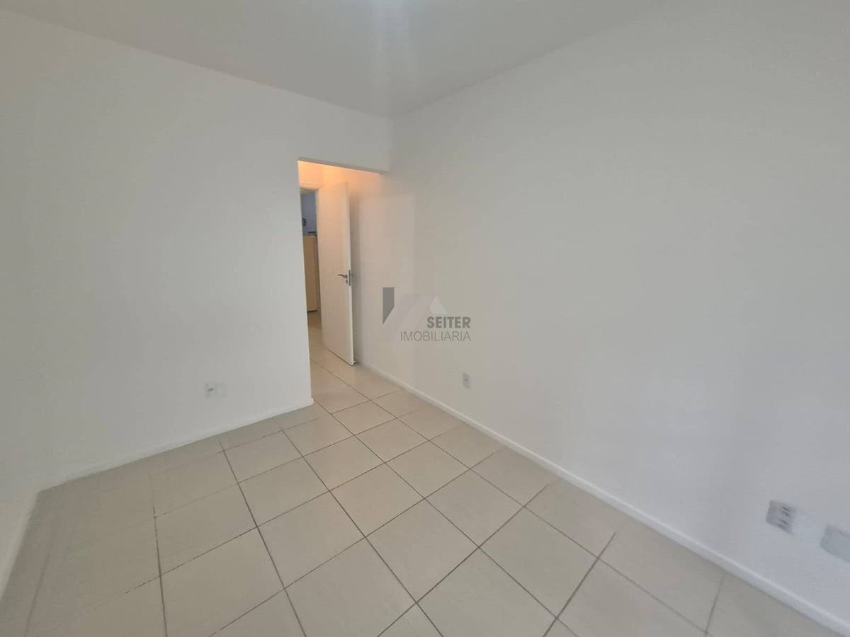 Apartamento Semi Mobiliado de 2 Dormitorios com Suite no Itacorubi