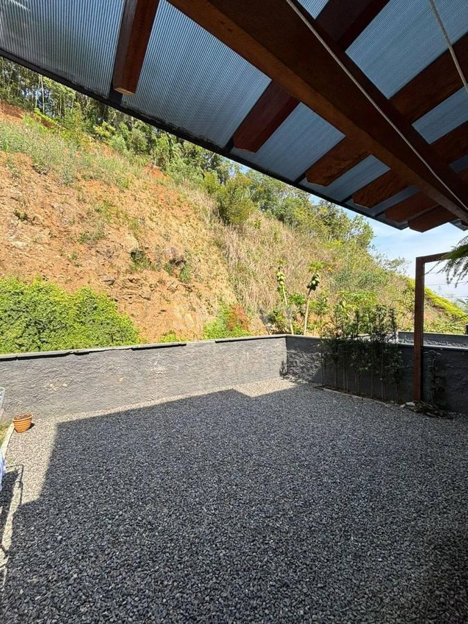 Apartamento com 2 Quartos e Ampla Área Externa no Bairro Amizade