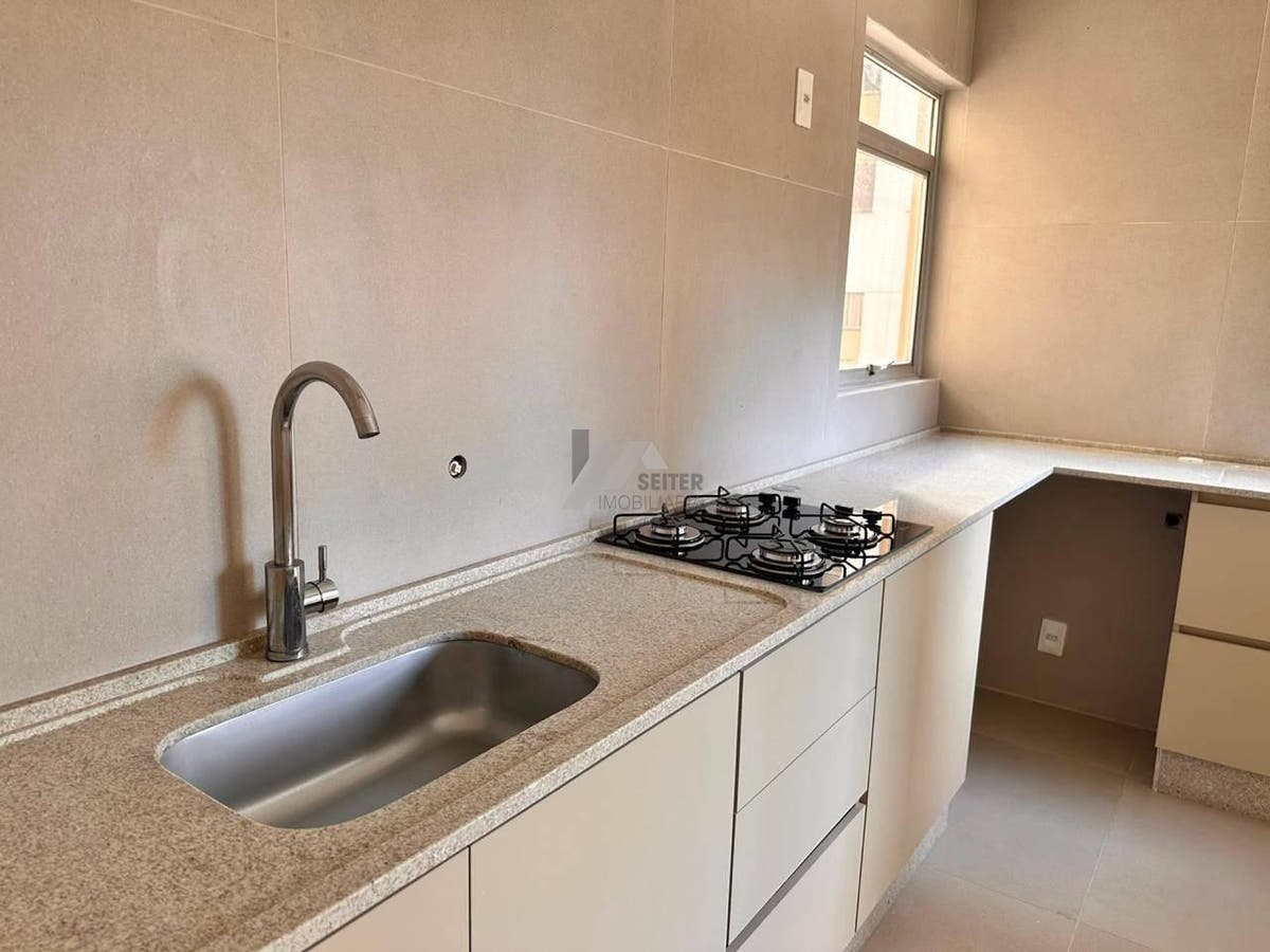 Apartamento a venda com 2 quartos Centro Florianópolis