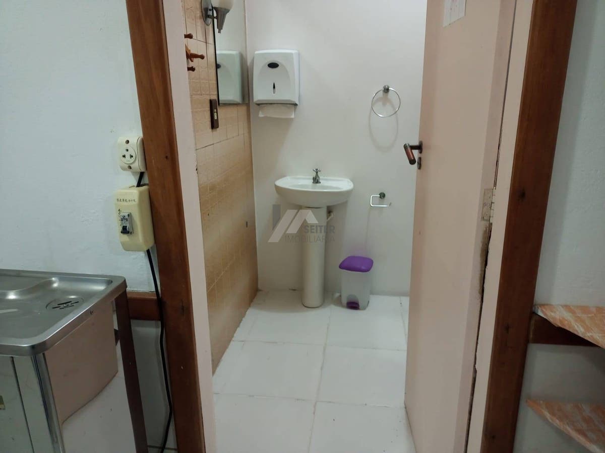 Casa comercial para locação no corrego grande