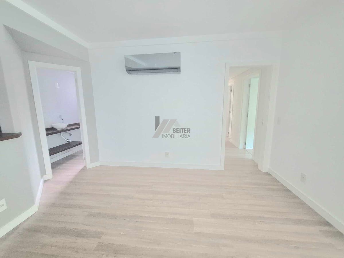 Apartamento alto padrão de 4 dormitorios sacada com churrasqueira e 2 vagas para locação no Itacorubi