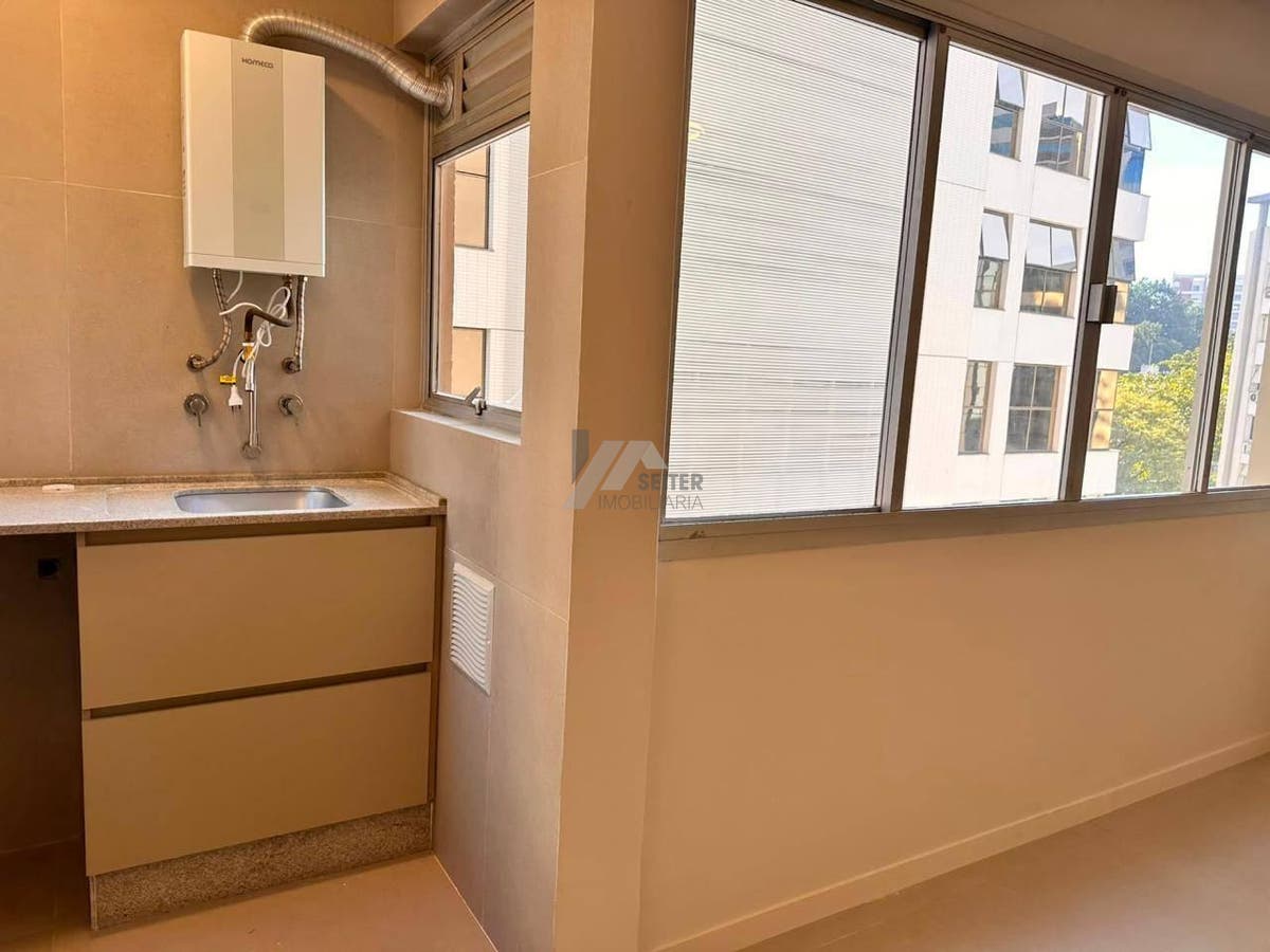 Apartamento a venda com 2 quartos Centro Florianópolis