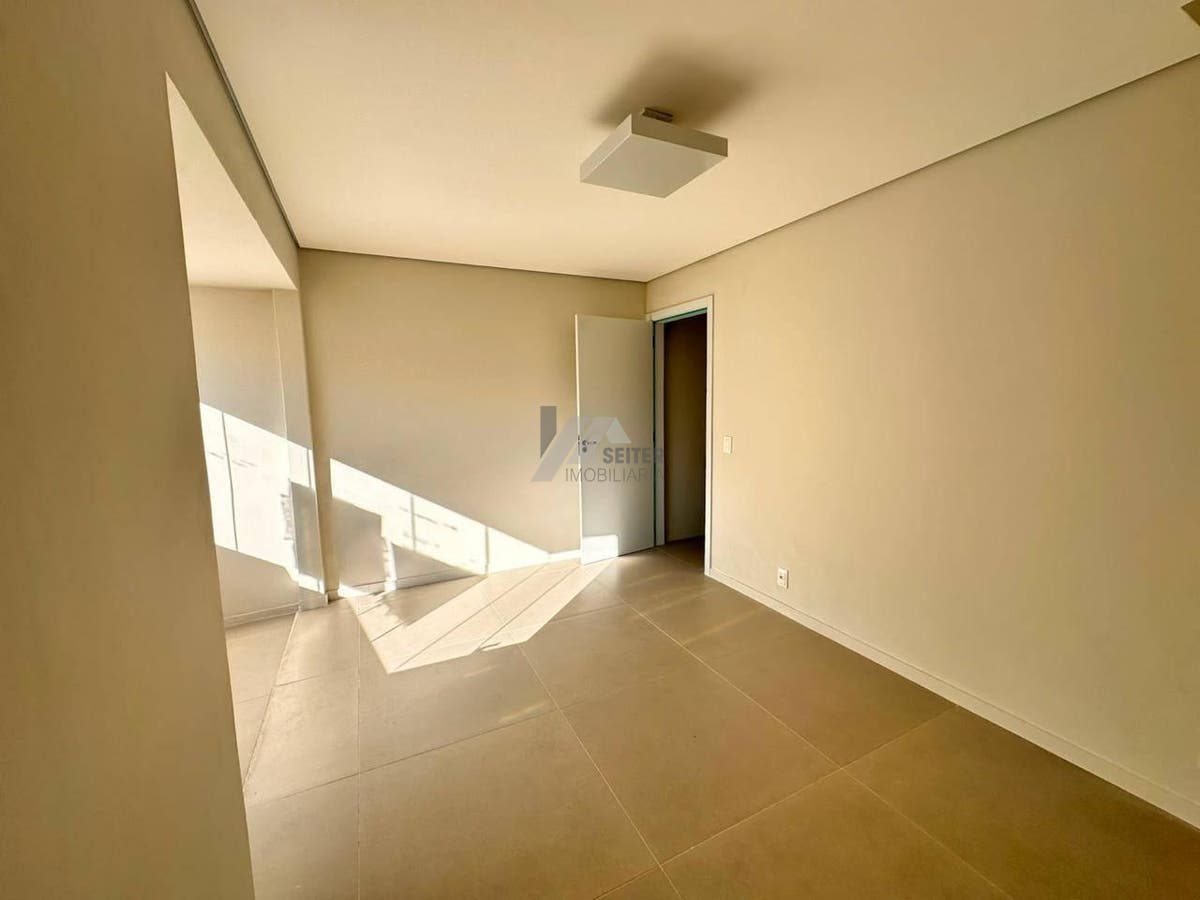Apartamento a venda com 2 quartos Centro Florianópolis