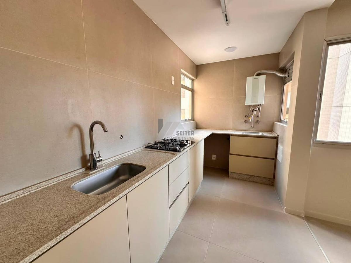 Apartamento a venda com 2 quartos Centro Florianópolis